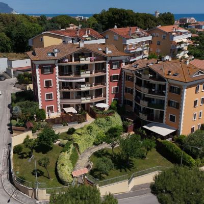 Viale dei Pini 18